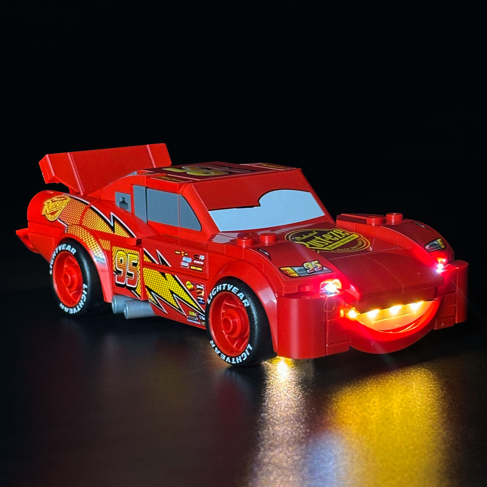 Lighting Mcqueen Wall Decor - LYBMTWF LED 照明キットはレゴ 77255 ライトニング・マックィーンモデルと互換性があります（モデルブロックは含まれません）