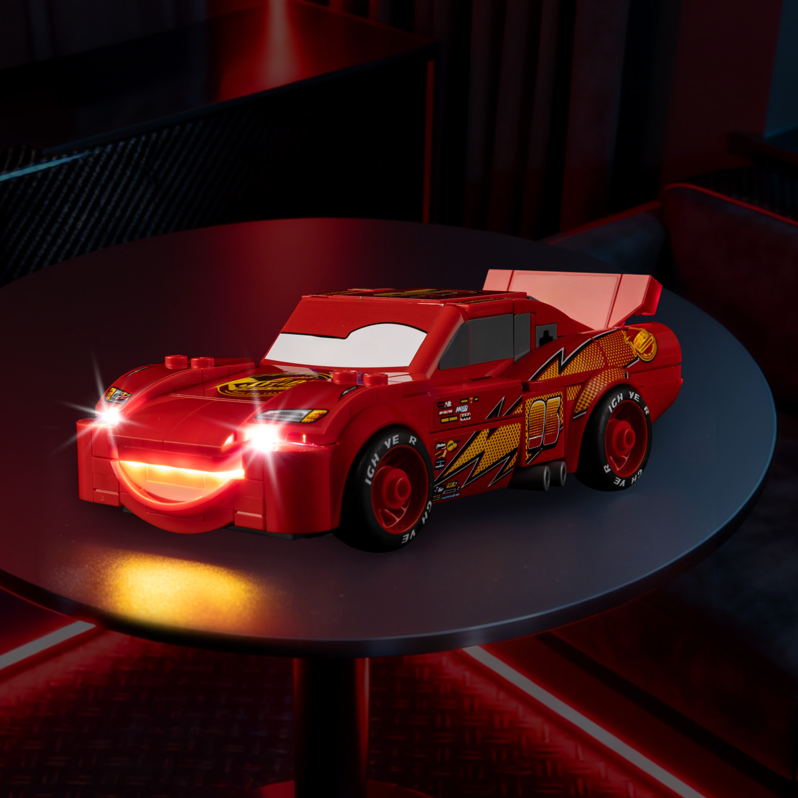 ライトニング・マックィーンの車77255ビルディングブロック - Lighting Mcqueen Wall Decor のレビューと価格